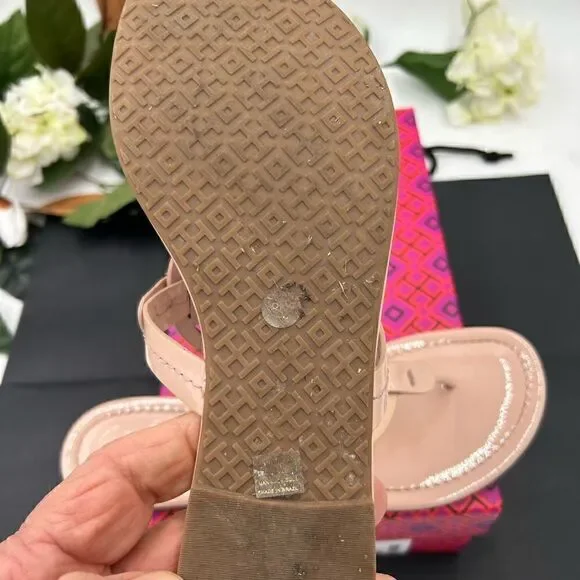 SOLD!!!!!!!     Women’s Tory Burch, seashell, pink sandals, size 8 - Picture 5 of 7